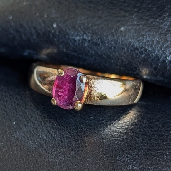 Genuine Ruby 18k Gold Ring - Picture 6 of 11